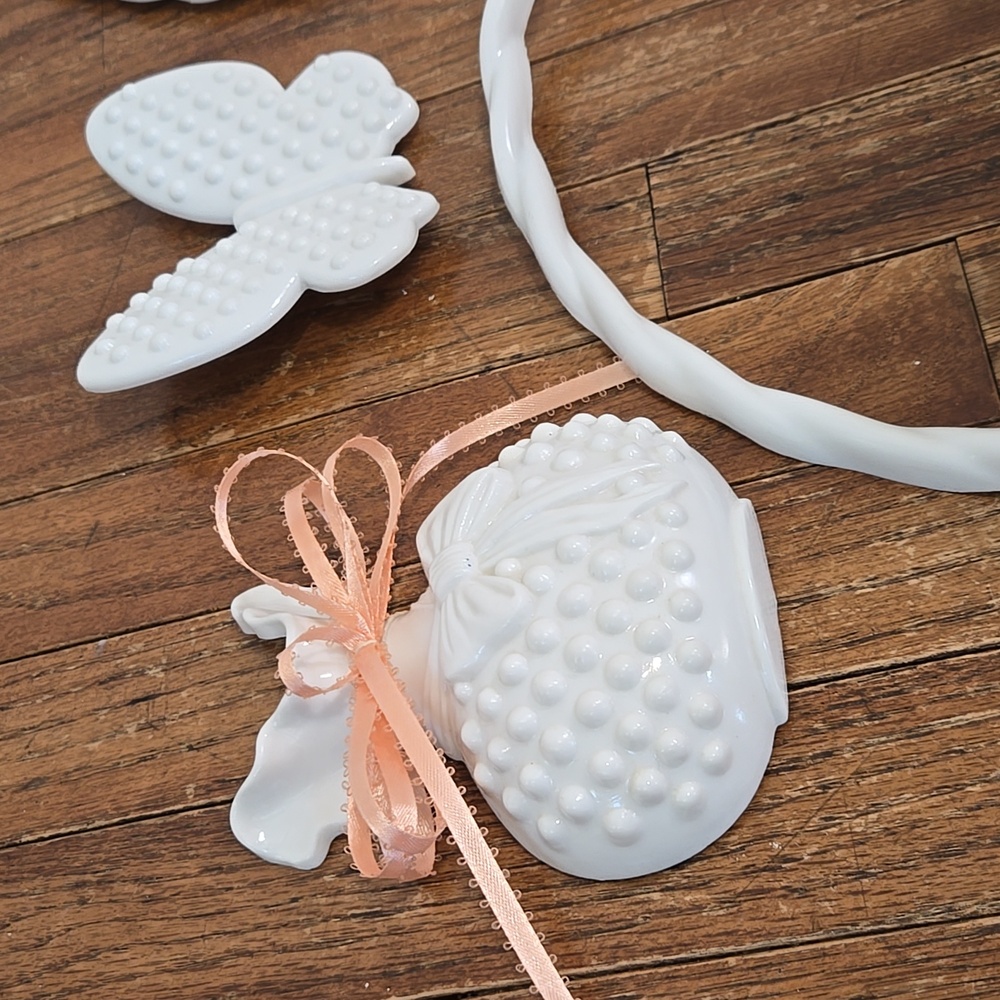 Vintage Wall Decor White Hobnail SET 5 Matching Burwood Baskets Mirror Butterfly - Picture 5 of 17